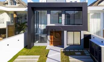 Imagem: Casa Triplex com 500m², 5 quartos (4suites)