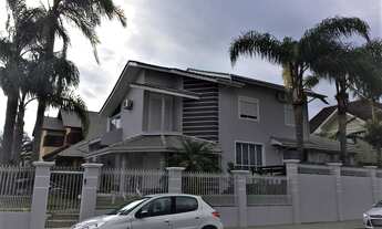 Imagem 2: Casa para aluguel possui 250 metros quadrados com 4 quartos.