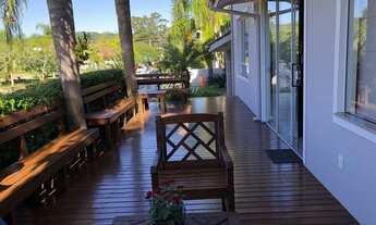 Imagem 4: Casa para aluguel possui 250 metros quadrados com 4 quartos.