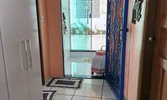 Imagem 2: Casa no Coroado 2, com três quartos, sendo uma suíte, garagem dois carros e portão autom