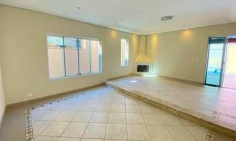 Imagem 2: Casa de condomínio para aluguel tem 300 metros quadrados com 4 quartos