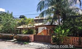 Imagem 2: Casa de condomínio para venda tem 236 metros quadrados com 5 quartos