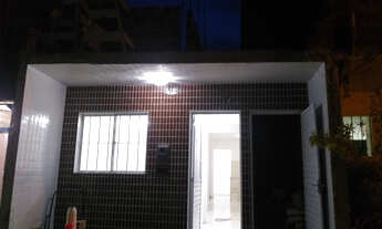 Imagem: Casa 650,00 incluso água e luz