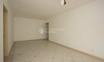 Imagem 2: Apartamento para venda possui 112 metros quadrados com 3 quartos em Agronômica - Florianóp