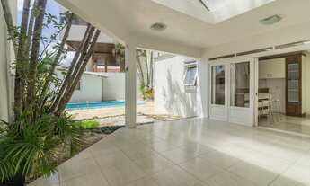 Imagem 4: BELA CASA ÓTIMO PREÇO BAIXO 250 m2 //4 quartos suíte 3 vagas em Menino Deus - Porto Aleg