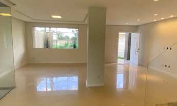 Imagem 7: Casa para venda possui 365 metros quadrados com 4 quartos em Niterói - Volta Redonda - RJ