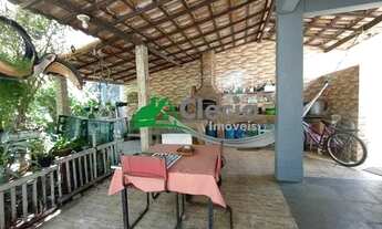 Imagem 3: Casarão com quatro quartos varandão e vista para o mar e com excelente localização