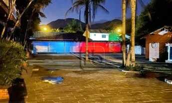 Imagem 3: Sítio com piscina, churrasqueira, quintal gramado, casa com 7 quartos grandes, 2 banheiros