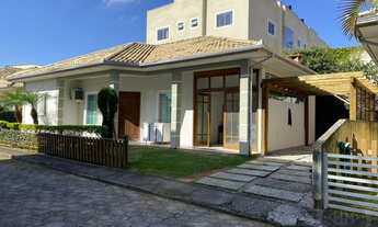 Imagem: Linda Casa Iluminada em Condomínio Fechado