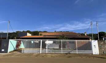 Imagem 2: More em frente o Lago dos Encantos no sul de MG