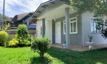 Imagem 3: Casa em ótima localização no bairro Água Verde próximo a Cooper, 3 dormitórios, sala de es