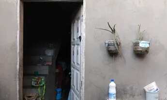 Imagem 2: Duas casas a do fundo é de andar a da frente é normal