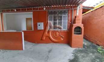 Imagem 2: Casa linear com três quartos, garagem, casa única no terreno