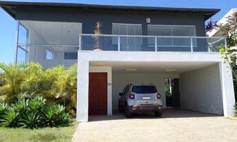 Imagem 4: Casa de condomínio para aluguel possui 450 metros quadrados com 4 quartos