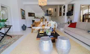 Imagem 2: Casa de condomínio para venda tem 395 metros quadrados com 4 quartos