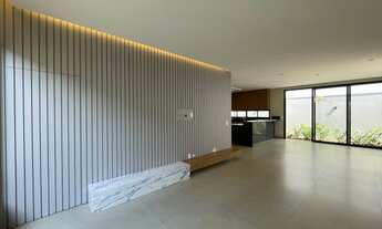 Imagem 4: Casa para venda com 277 metros quadrados com 4 suítes em condomínio fechado em Rio Verde