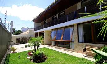 Imagem 2: Casa para venda possui 547 metros quadrados com 4 quartos em Jardim Social - Curitiba - PR