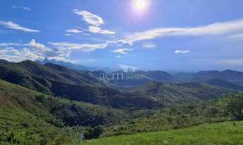 Imagem 3: Terreno ensolarado de 3.500m² com vista cinematográfica