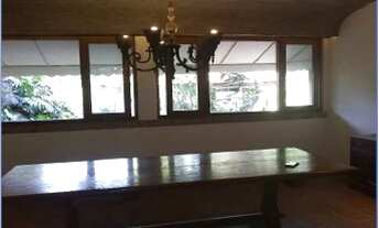 Imagem 2: Casa para aluguel e venda possui 599 metros quadrados com 4 quartos