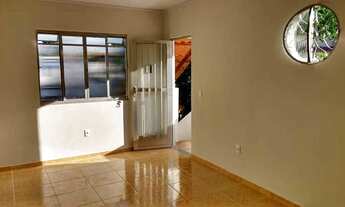 Imagem: Casa nova no centro da Mantiquira