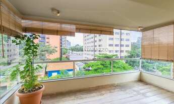 Imagem 2: Apartamento de alto padrão em Moema Índios com excelente oportunidade para modernização