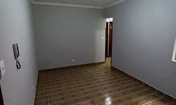 Imagem 4: Perto da Praia, 2 quartos, sala, cozinha, banheiro, área de serviço, elevador, prédio com