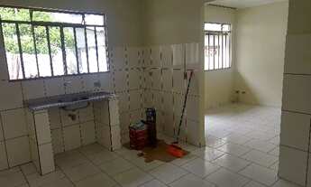 Imagem 3: Casa de Alvenaria no Tingui - Fundos, 1 quarto sem garagem