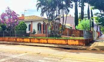 Imagem 2: Casa de esquina no centro de Campo Mourão