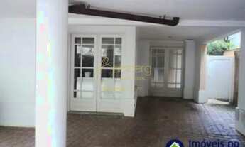 Imagem: Encantadora, ensolarada e em condomínio