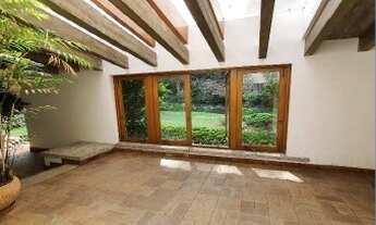 Imagem 7: Casa para aluguel e venda possui 599 metros quadrados com 4 quartos