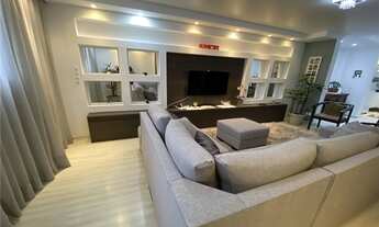 Imagem 7: LINDO SOBRADO MEDINDO NO CENTRO DE PINHAIS