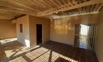 Imagem 2: Casa Buriti, de 3 quartos e etc com varanda e garagem coberta, no asfalto, casa forrada