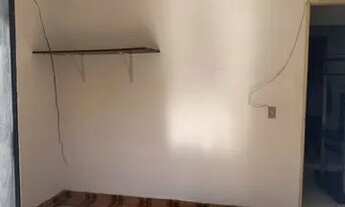 Imagem 6: Casa 3 cômodos e sacada