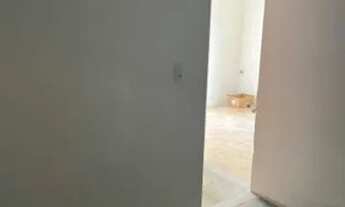 Imagem 2: Casa 2 /4 frente de rua em castelo branco