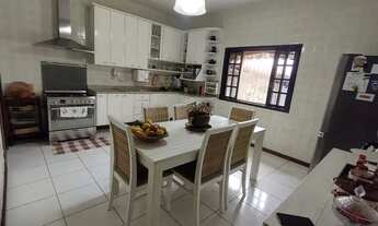 Imagem 7: Casa linear com 2 quartos, sendo 1 suíte, com quintal e piscina no Centro de Itaguaí