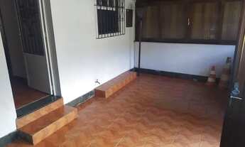 Imagem 5: Casa no roseiral