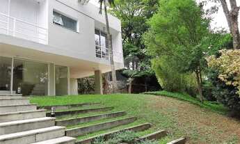 Imagem 3: Casa Térrea de Alto Padrão com 750 m², 3 suítes, 4 salas, piscina e 15 vagas no Barro Bran