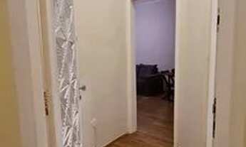 Imagem 5: Apartamento em bom estado, silencioso, claro e arejado, em rua bucólica, em prédio antigo