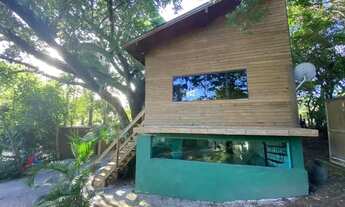 Imagem: Casa na beira da lagoa perto da praia