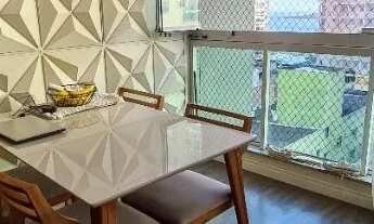 Imagem: De frente, sol da manhã, andar alto, com