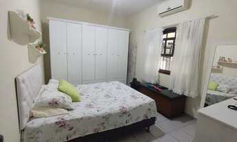 Imagem 6: Casa linear com 2 quartos, sendo 1 suíte, com quintal e piscina no Centro de Itaguaí