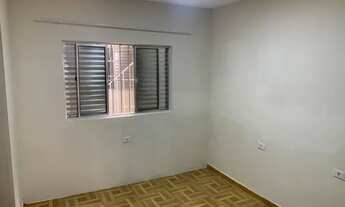 Imagem 5: Casa para aluguel possui 160 metros quadrados com 2 quartos e uma edícula no fundo com ban