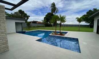 Imagem 2: Casa de condomínio térrea para venda tem 624 metros quadrados com 4 quartos