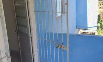 Imagem 3: Casa com 2 quarto toda gradeada e reformanda