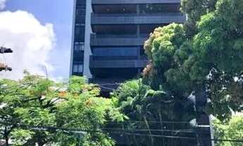 Imagem 2: Luxuoso Apto. no Derby, 217 m², 4 quartos, 3 suítes, alto, nasc, 2 vgs cob. Local privileg