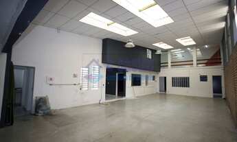 Imagem 3: Galpão na Lapa, com 350m2 de terreno, 530m2 área úitl, salão espaçoso, 05 banheiros, 02 c