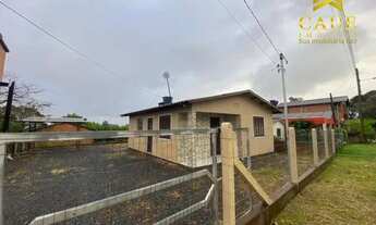 Imagem: Casa com dois dormitórios perto do asfalto