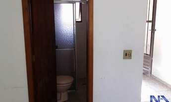 Imagem 7: CASA PRÓXIMO AO METRÔ E COMÉRCIOS