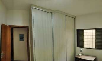 Imagem 2: Casa para venda com 230 metros quadrados com 4 quartos em Nova Uberlândia - Uberlândia - M