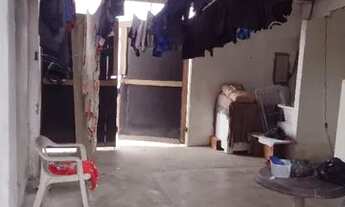 Imagem 2: Casa com quarto cozinha banheiro e garagem